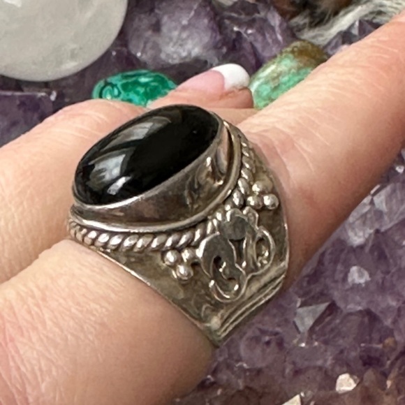 Black onyx bold sterling silver ring - Picture 4 of 11